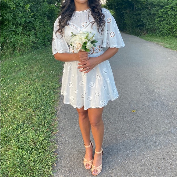 White Eyelet Sundress 💐 with cut-out - Picture 7 of 10